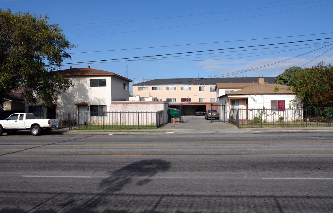 10225 Yukon Ave in Inglewood, CA - Foto de edificio