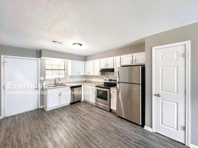 1800 Labette Manor Dr in Little Rock, AR - Building Photo - Building Photo