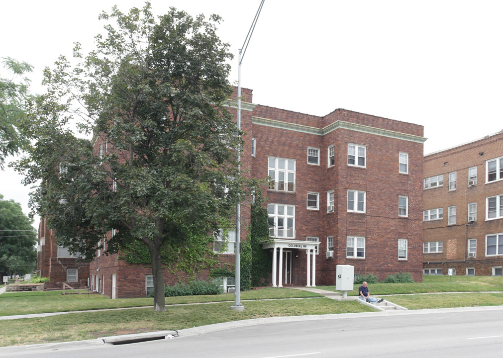 Colonial in Lincoln, NE - Building Photo