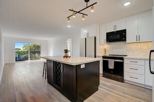 6th and Raymond in Santa Monica, CA - Building Photo