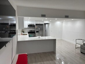 6886 NW 166th Terrace in Hialeah, FL - Building Photo - Building Photo