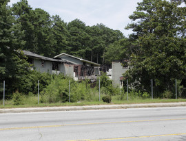 Bolton Crossing Apartments in Atlanta, GA - Building Photo