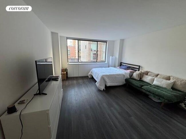 property at 520 W 43rd St