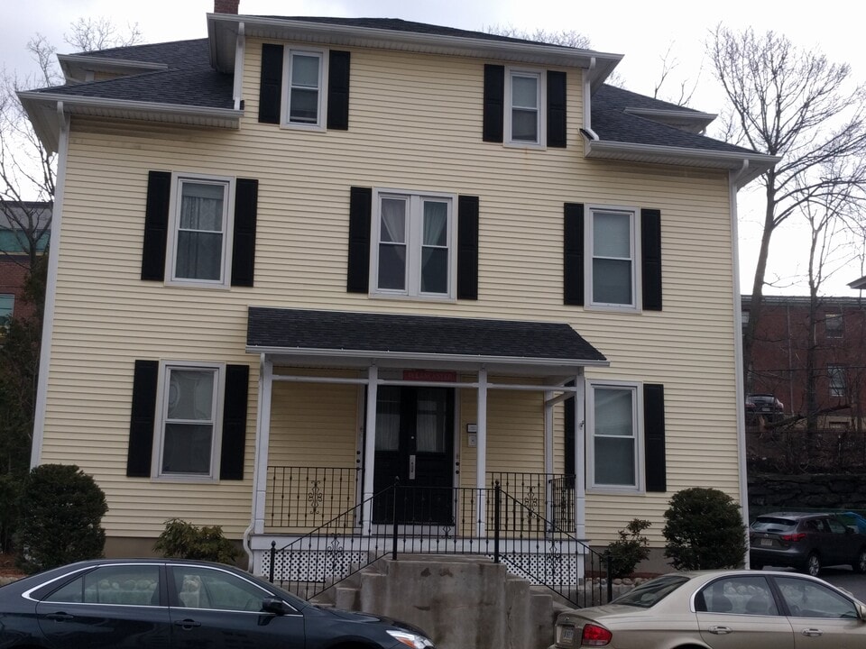 18 Lancaster St in Worcester, MA - Foto de edificio