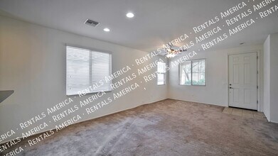 6678 W Fishermans Dr in Tucson, AZ - Foto de edificio - Building Photo