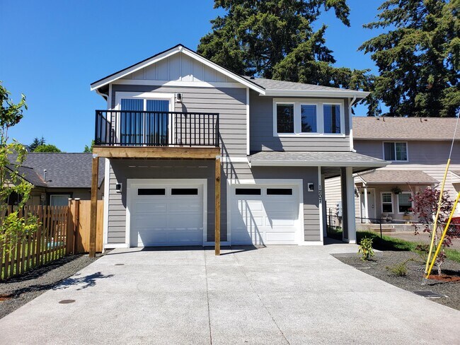 1207 E St SE in Lacey, WA - Building Photo - Building Photo