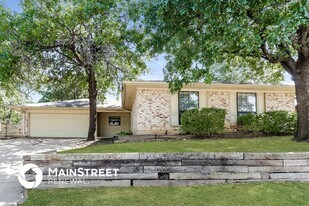 1003 Glenn Dr in Euless, TX - Building Photo