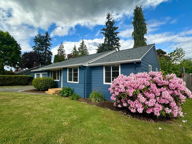 15722 1st Ave NW in Shoreline, WA - Building Photo - Building Photo