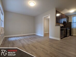 711 W Brompton Ave, Unit 705-19 in Chicago, IL - Building Photo - Building Photo
