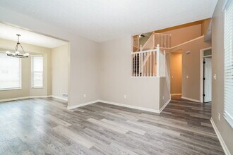 925 Mahle Dr in Reynoldsburg, OH - Building Photo - Building Photo