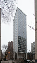 Astor Towers in Chicago, IL - Building Photo - Building Photo