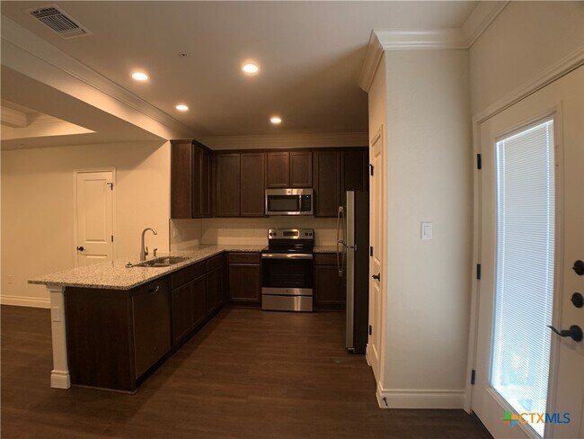 318 Untermaier St in New Braunfels, TX - Building Photo - Building Photo