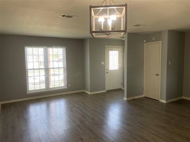 5793 Maple Hill Dr in Houston, TX - Building Photo - Building Photo