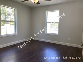 28 Iris St in Asheville, NC - Building Photo - Building Photo