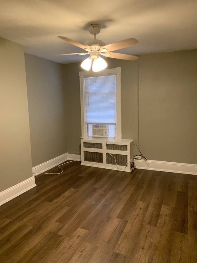 1829 Swann St Northwest, Unit #4 in Washington, DC - Foto de edificio - Building Photo