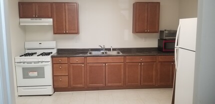 48 Ida St, Unit 1 in Troy, NY - Foto de edificio - Building Photo
