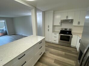 4728 Uplands Dr in Nanaimo, BC - Building Photo - Building Photo
