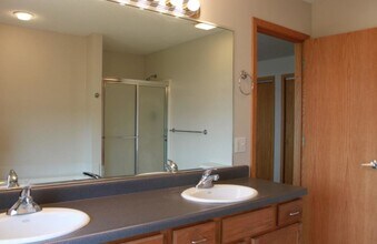 1705 2nd St in Coralville, IA - Building Photo - Building Photo