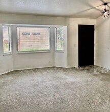 8621 NE 142nd St in Kirkland, WA - Building Photo - Building Photo