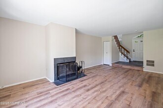 81 Malibu Dr in Eatontown, NJ - Building Photo - Building Photo