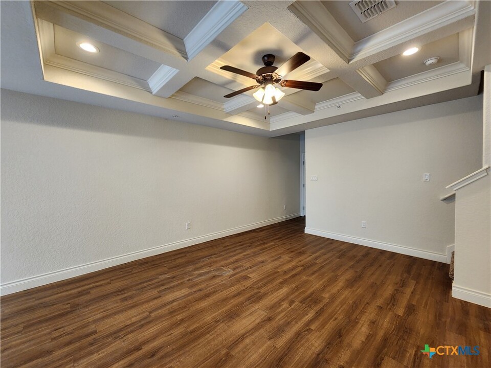 326 Untermaier St in Canyon Lake, TX - Foto de edificio