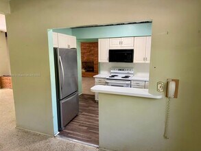 8055 SW 122nd St in Pinecrest, FL - Building Photo - Building Photo
