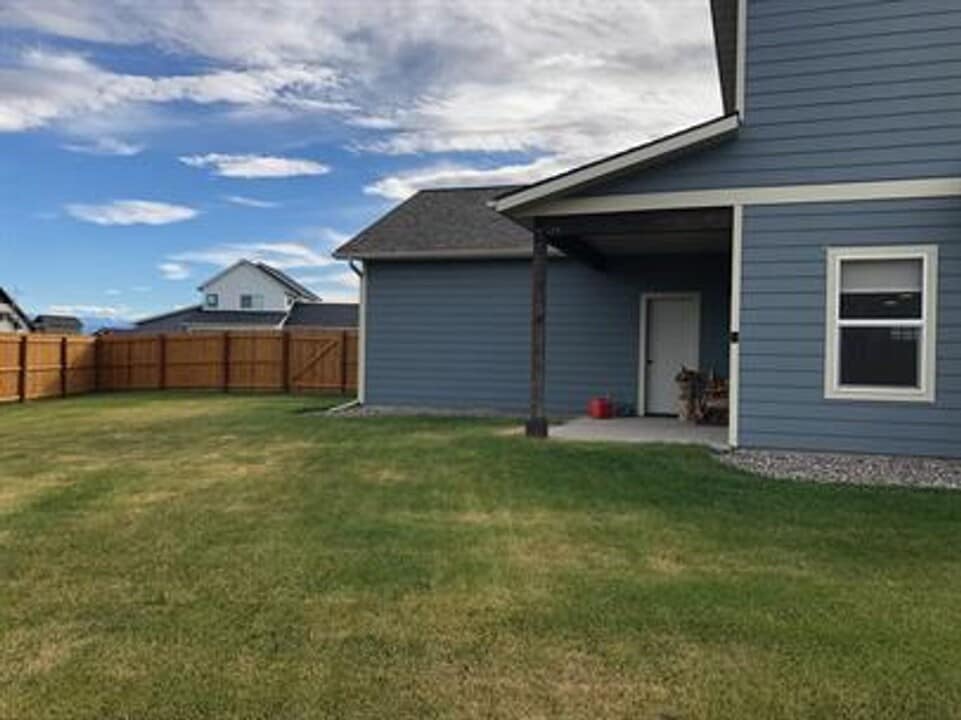 1304 Ingomar Blvd in Belgrade, MT - Building Photo