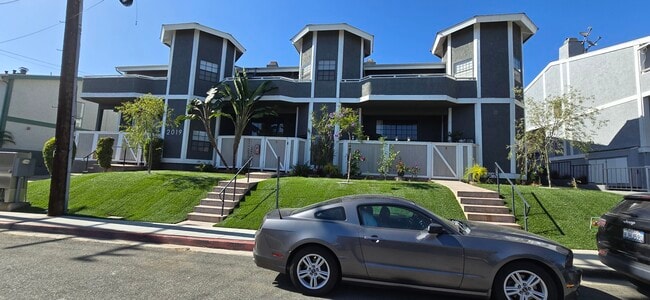 property at 2019 Carnegie Ln