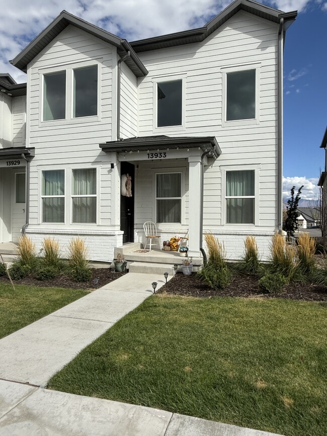 property at 13933 Canaan Peak Dr