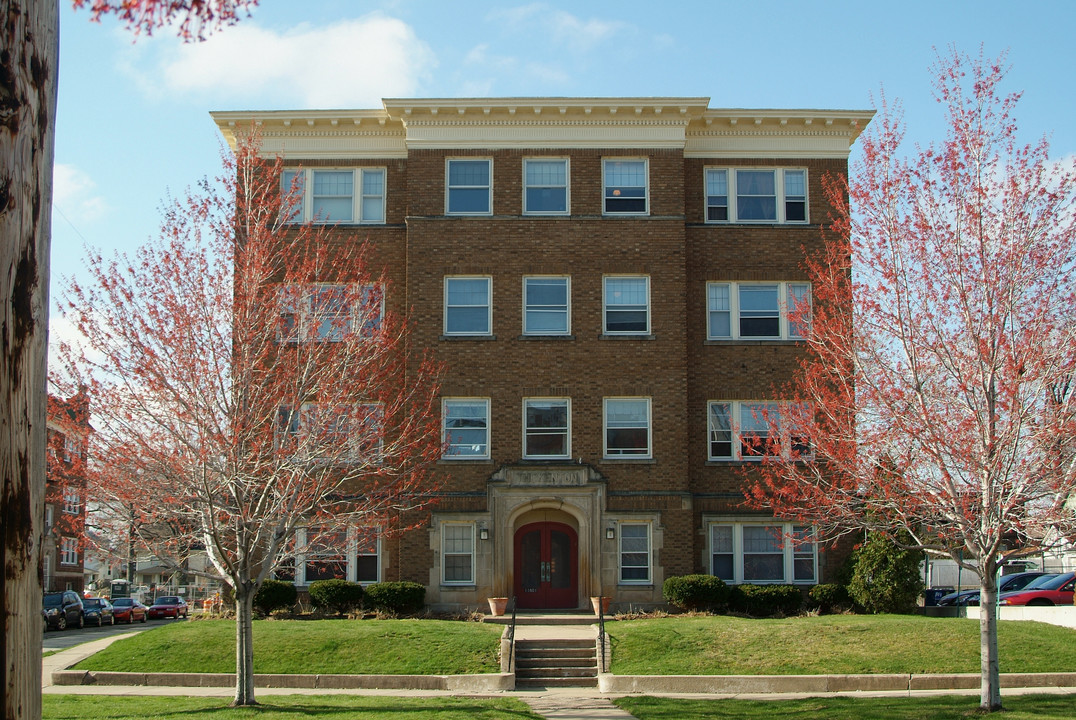 Kenton Apartments in Lakewood, OH - Building Photo