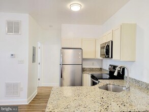 452 N Loudoun St, Unit 102 in Winchester, VA - Building Photo - Building Photo