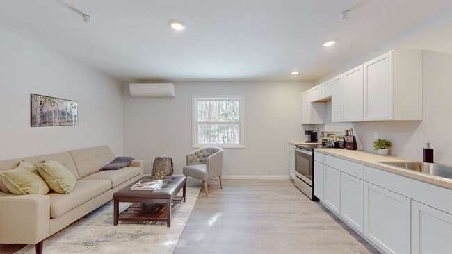 Nasson in the Pines in Springvale, ME - Foto de edificio - Building Photo