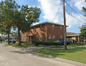 1052 Carrollton Ave in Metairie, LA - Foto de edificio - Building Photo