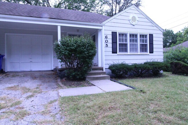 property at 605 E Glendale St