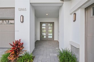 12865 Wingspan Ct in Palm Beach Gardens, FL - Building Photo - Building Photo