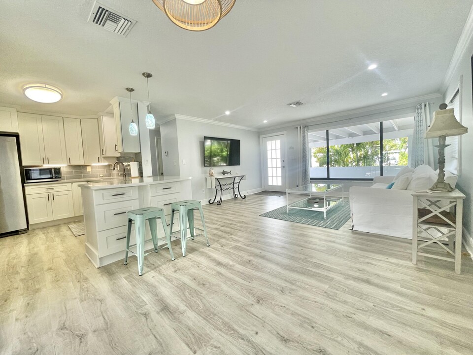 3420 Palm Ct in Jupiter, FL - Foto de edificio