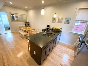 119 G St, Unit 3 in Boston, MA - Foto de edificio - Building Photo