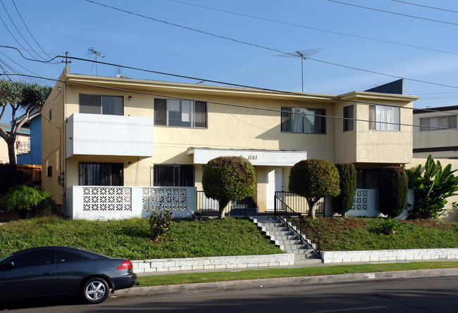 707 W Hyde Park Blvd in Inglewood, CA - Building Photo - Building Photo