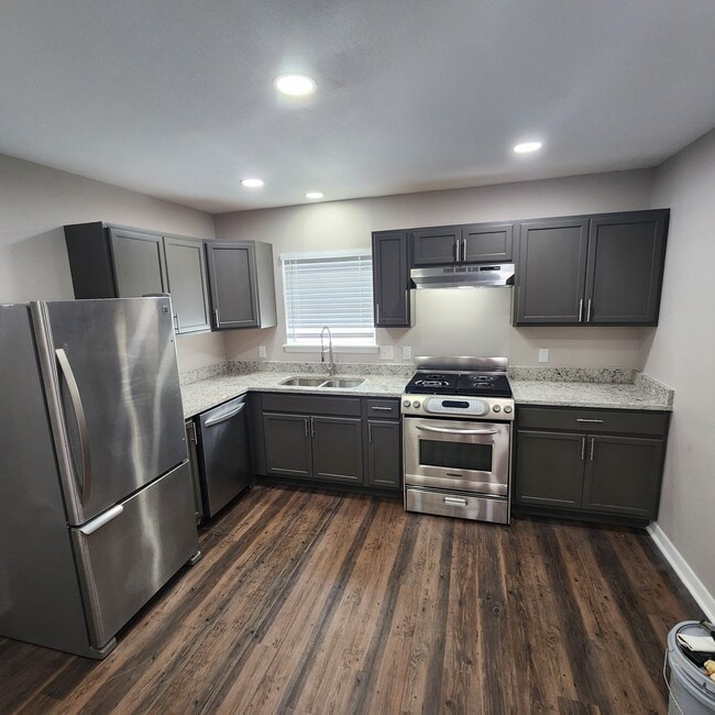 813 Martin St in Pleasanton, TX - Building Photo - Building Photo