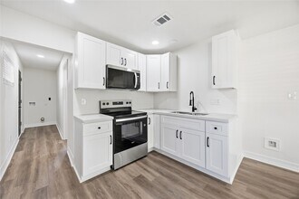 8115 Betty Boop St in Houston, TX - Building Photo - Building Photo