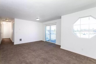 4 Diane Rd in Columbia Falls, MT - Foto de edificio - Building Photo