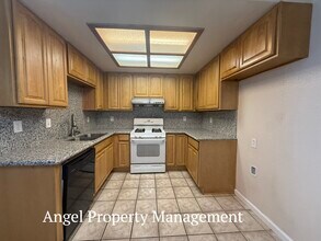 6557 37th Ave in Sacramento, CA - Building Photo - Building Photo