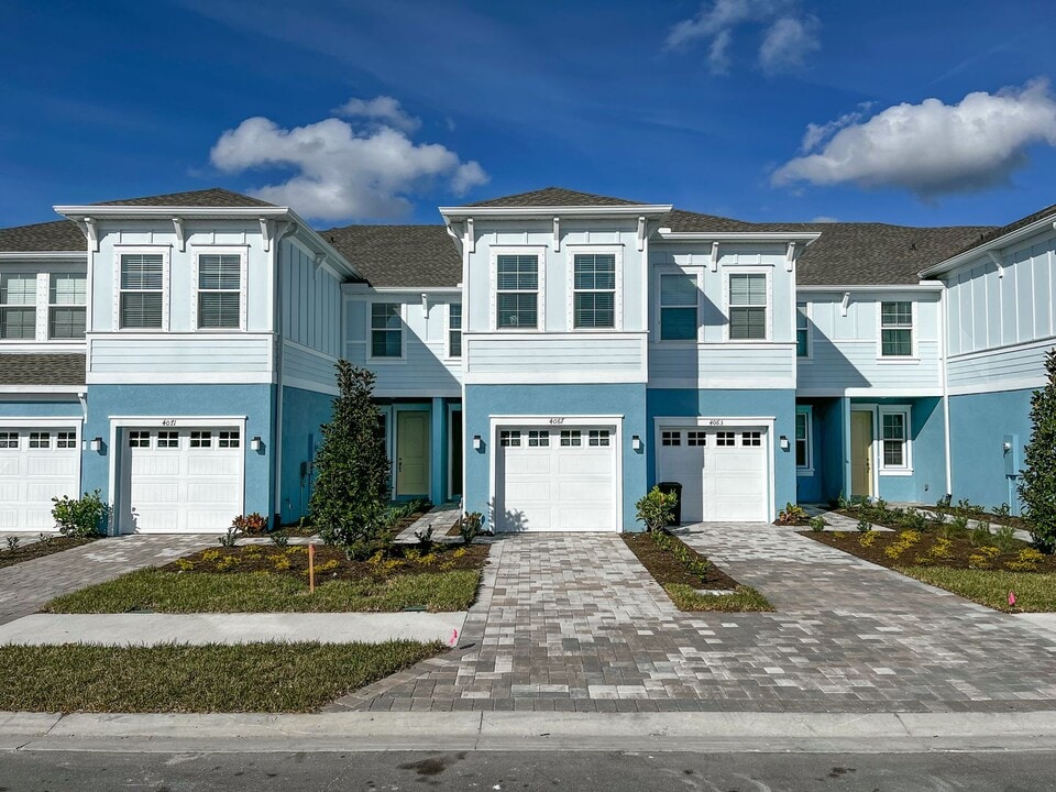 4067 Via Sienna Cir in Sarasota, FL - Building Photo