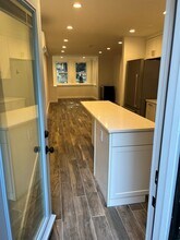 215 5th St SE, Unit 1 in Washington, DC - Foto de edificio - Building Photo