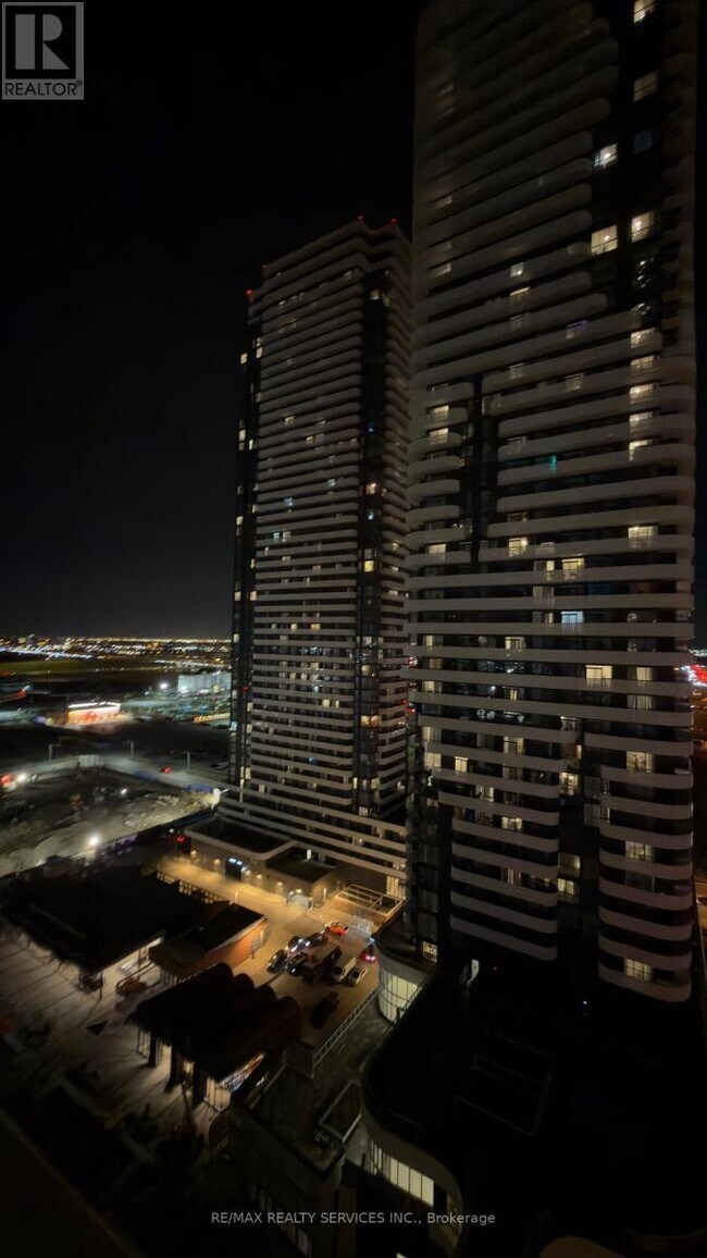 8 Interchange Wy in Vaughan, ON - Building Photo - Building Photo