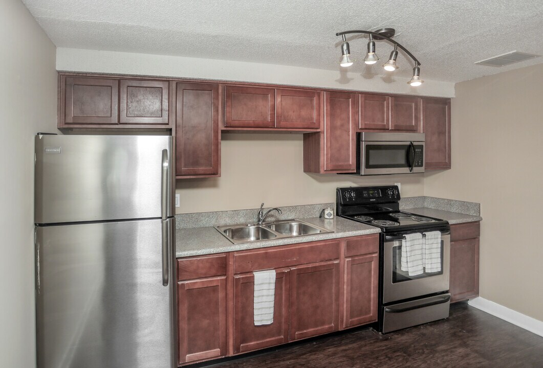 Senate Manor in Indianapolis, IN - Building Photo