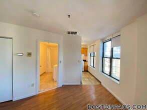 1126 Boylston St, Unit 501 in Boston, MA - Building Photo - Building Photo