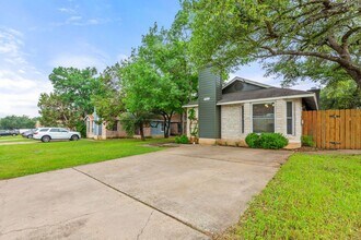 9618 Sugar Hill Dr, Unit A in Austin, TX - Building Photo - Building Photo