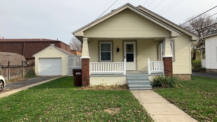 10 S Maple Ave in Fairborn, OH - Building Photo