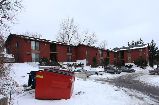 Seneca Hill Apartments in Syracuse, NY - Foto de edificio - Building Photo